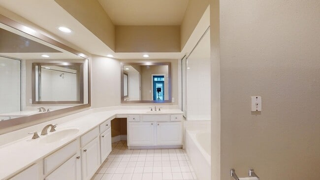 Interior Photo - THIRTY377