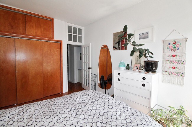 Building Photo - 122 Bergen Street #1AR