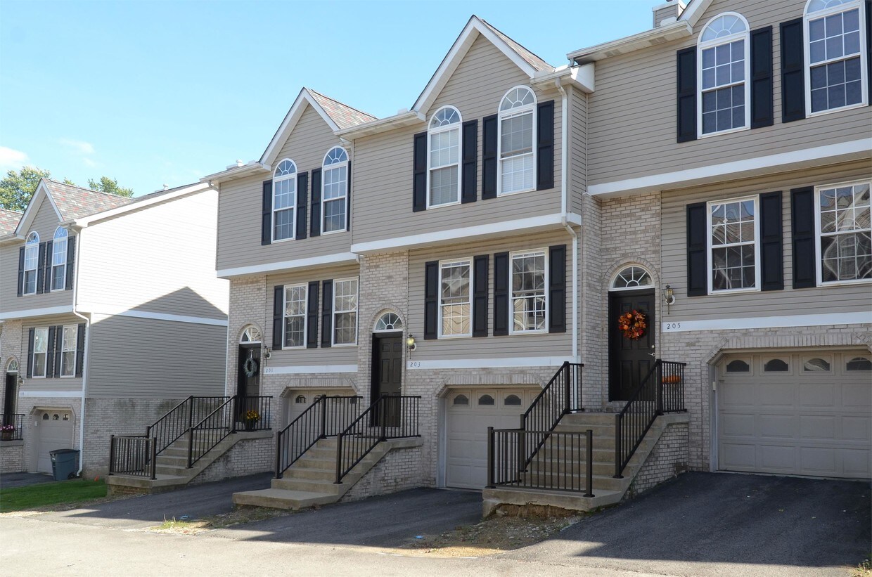 203 Katerina Dr, Monaca, PA 15061 Townhome Rentals in Monaca PA