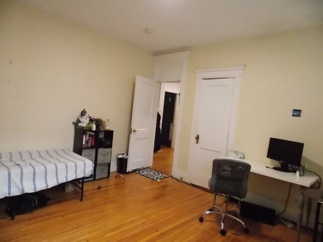 Foto del edificio - 24 Glenville Ave