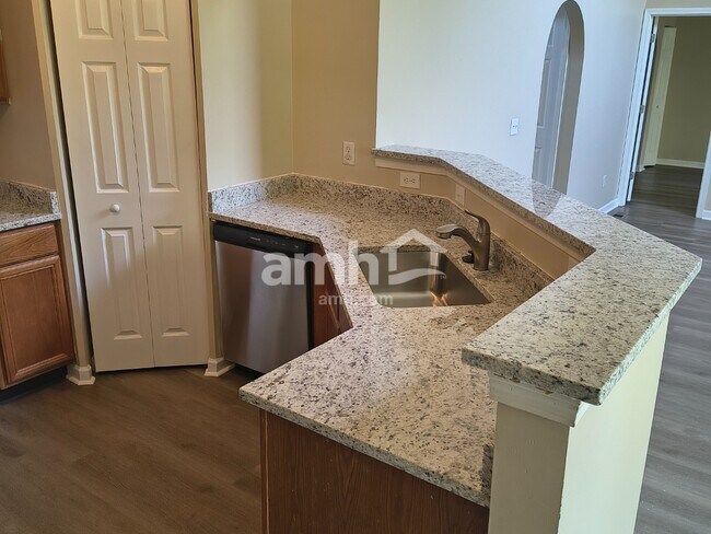Foto del edificio - 368 Evergreen Cir