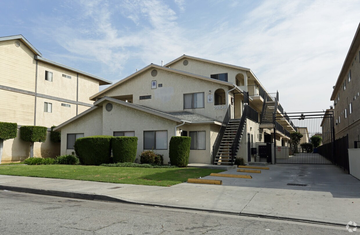 Yukon Gardens Apartments in Hawthorne, CA