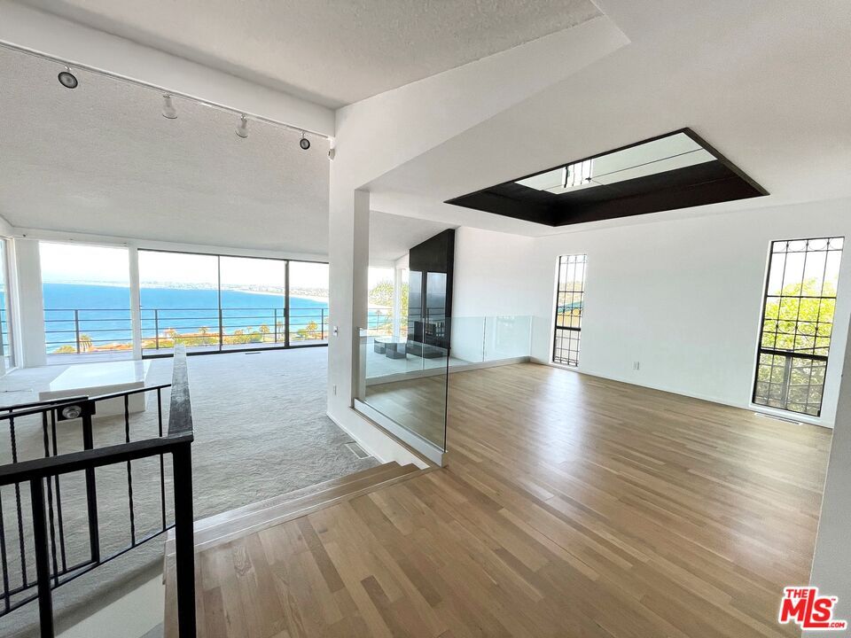 Primary Photo - 517 PALOS VERDES Dr