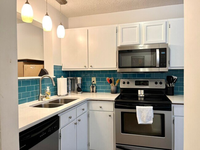 Foto del edificio - 1130 Silent Harbor Ct