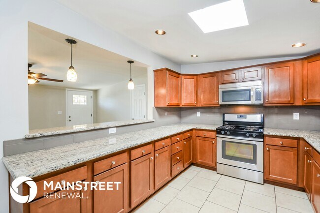 Building Photo - 1702 S Avenida Del Sol