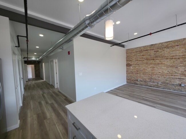 Building Photo - 2202 Lombard Ave
