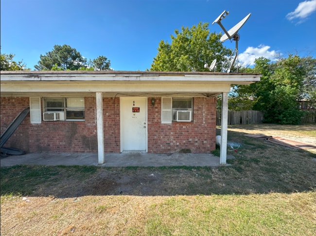 Building Photo - 363 State Hwy 75 N