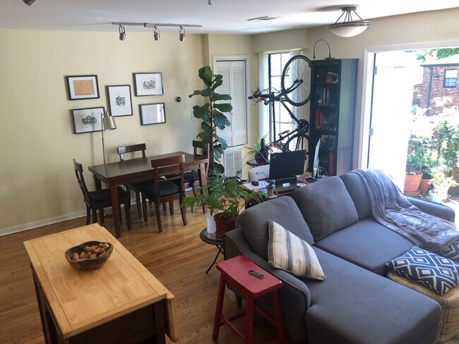 Foto del edificio - 323 8th St NE