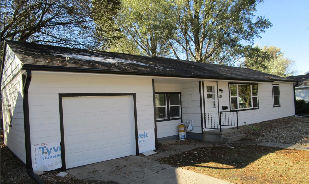 Primary Photo - 409 Linden Ave