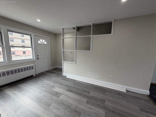 Foto del edificio - 830 E Broadway