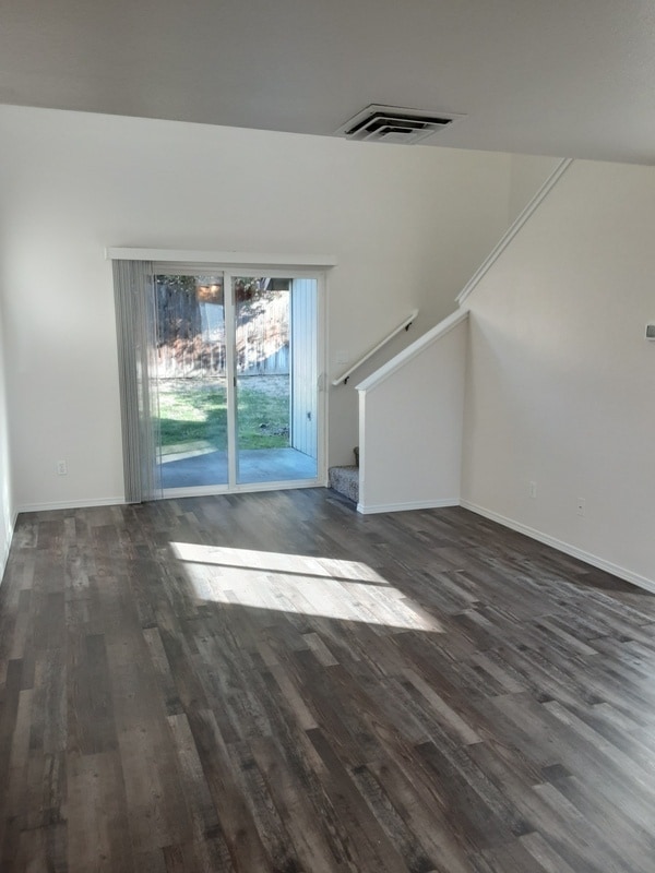 Building Photo - 1872 NE Fairview Ave