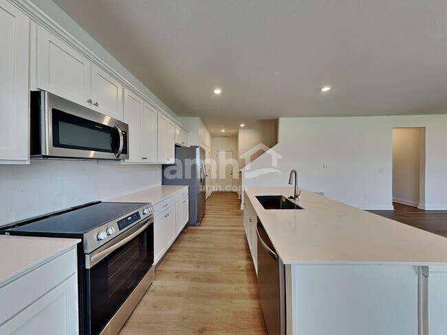 Building Photo - 300 Pne Hl Ct