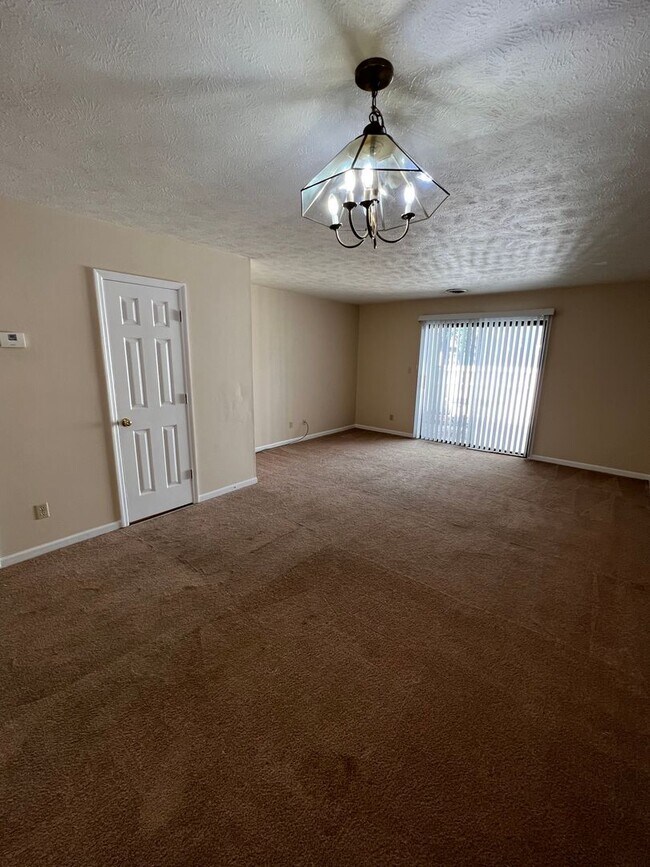 Foto del edificio - 2 Bedroom/1.5 bathroom townhouse for rent $1,300 month