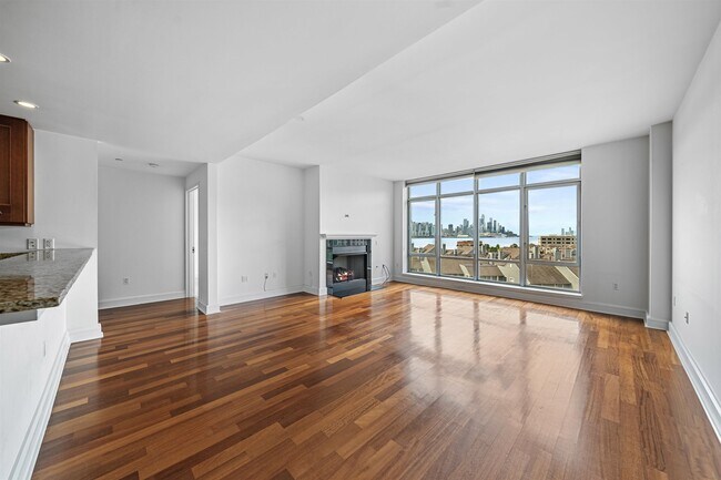 Foto del edificio - 8100 River Rd