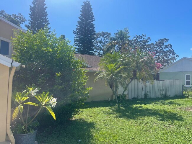 Foto del edificio - 9412 Lake Chrise Ln