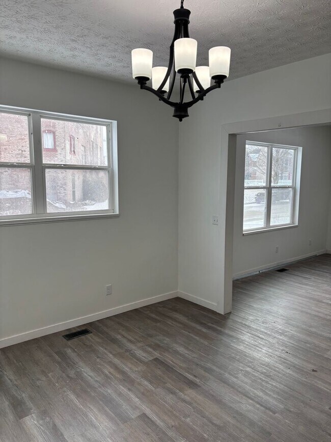 Building Photo - New Glory