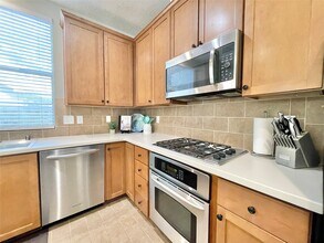 Building Photo - 46 Flickering Sun Ct