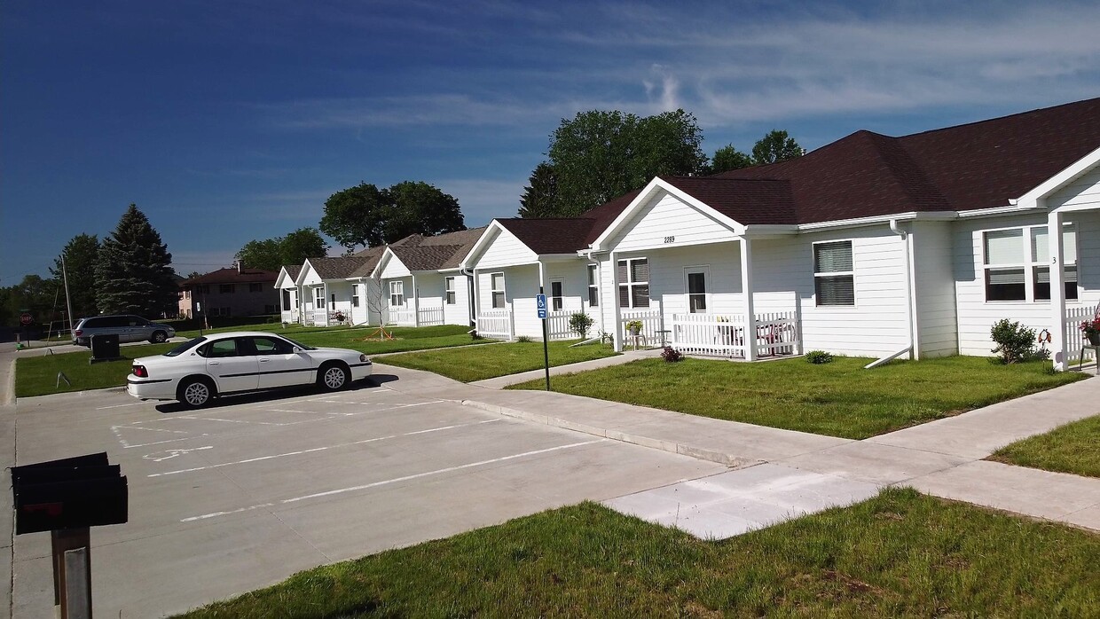 Affordable Senior Housing in Muscatine - Oak Park Senior Living