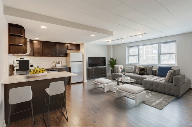 Foto del edificio - 6119 N Kenmore Ave