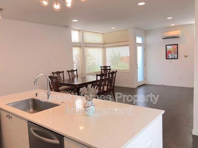 Foto del edificio - 4719 9th Ave NE