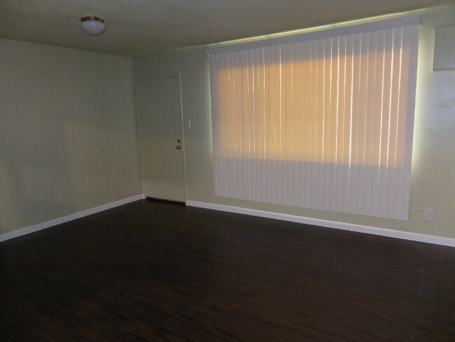 Foto del edificio - 6890 N Paramount Blvd
