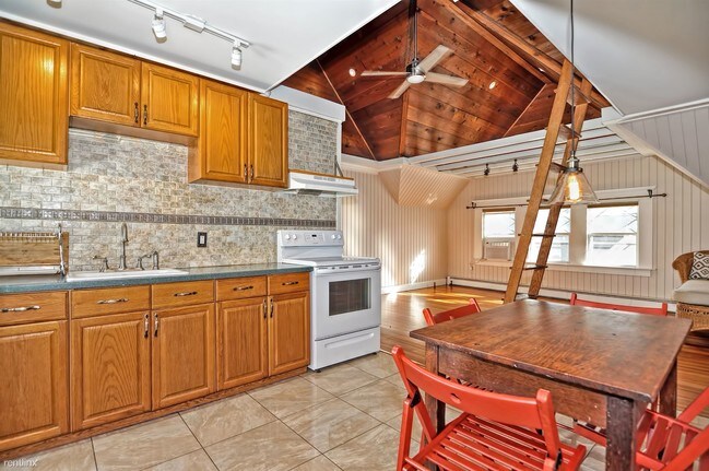 Foto del edificio - 2 br, 1 bath Triplex - 33 Hubinger St Fl 3