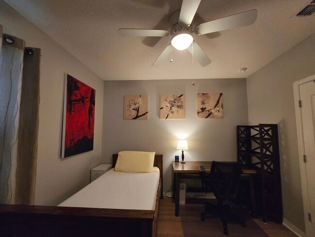 Photo - 384 Aberdeen Dr House