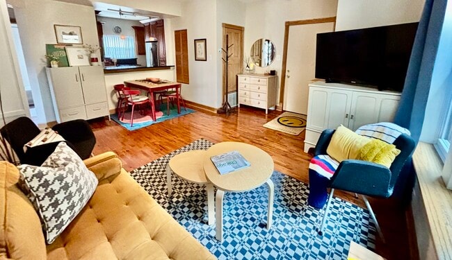Foto del edificio - 4411 N Sacramento Ave
