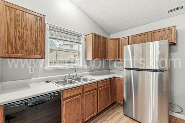 Foto del edificio - 10015 Miranda Cir