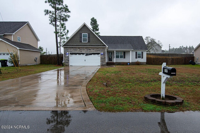 Building Photo - 302 Sinclair Ln