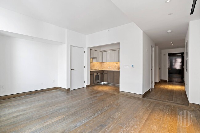 Foto del edificio - 111 W 57th St