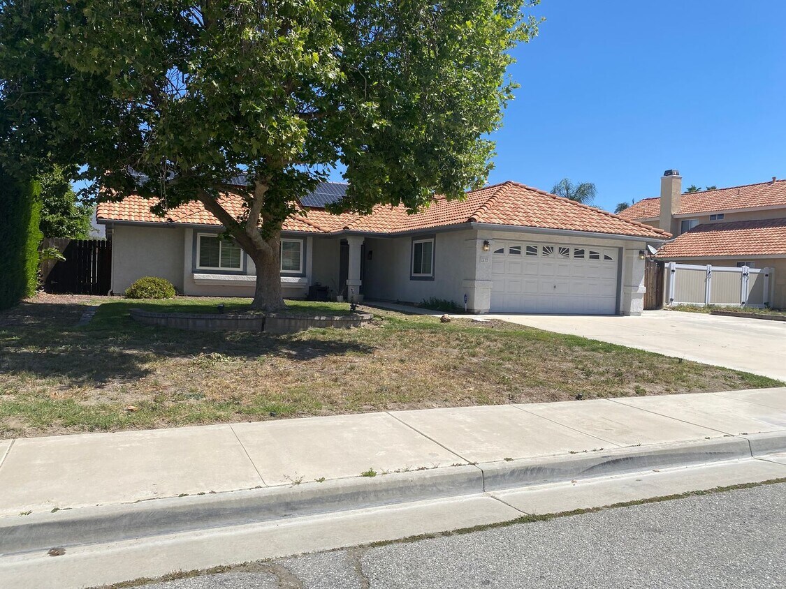 Foto principal - Single Family One-Story Home Available!!!