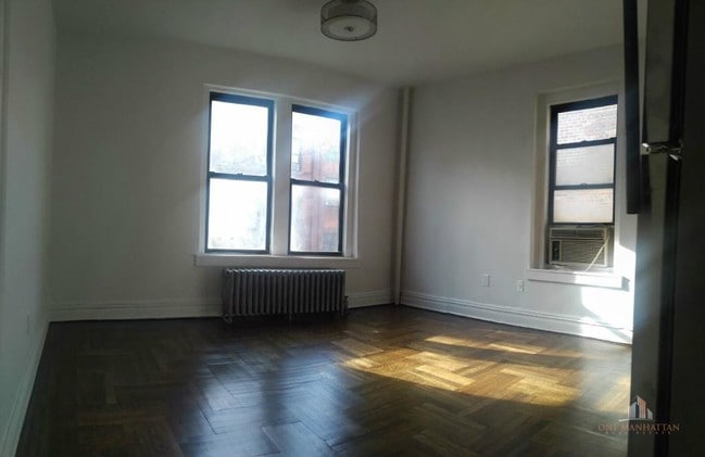Building Photo - 295 W 11th St
