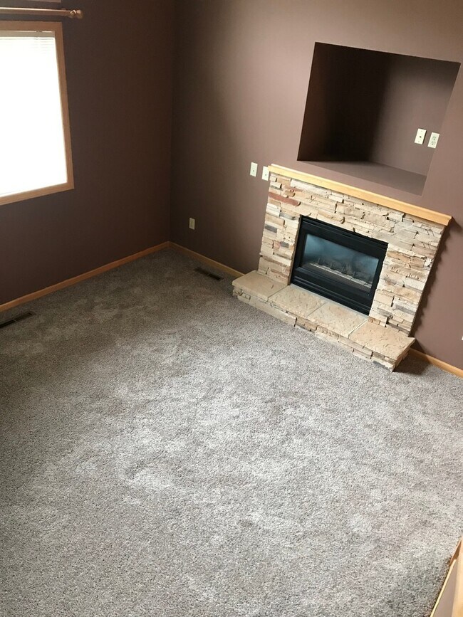 Foto del edificio - End Unit Town home *2Bed with Loft & 1.5Ba...