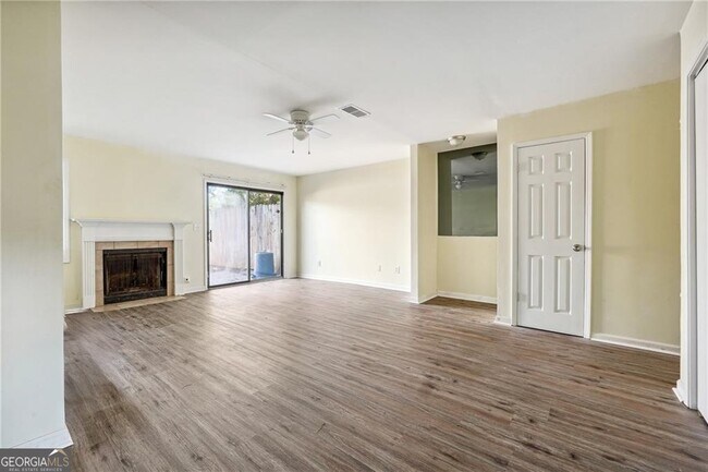 Foto del edificio - 2391 Cove Rd