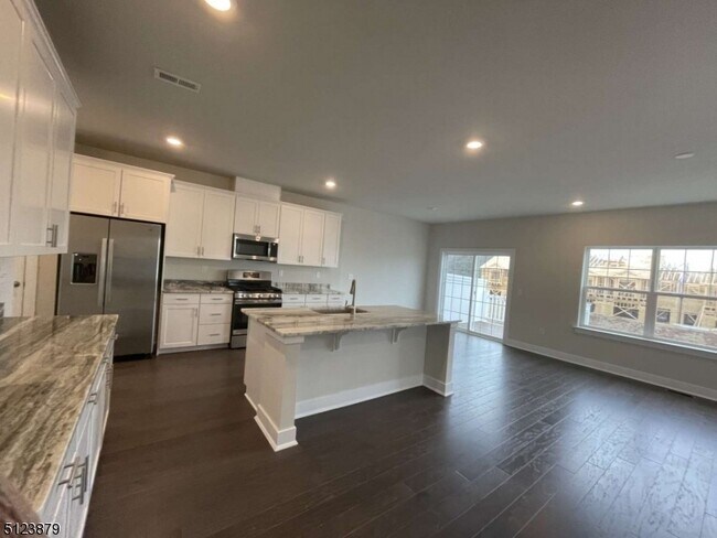 Building Photo - 906 Churchill Cir