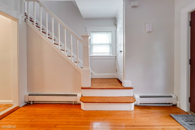 Building Photo - 4 br, 2.5 bath House - 690 Garden St