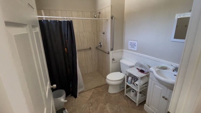 Building Photo - 3 Bed 2 Bath Home