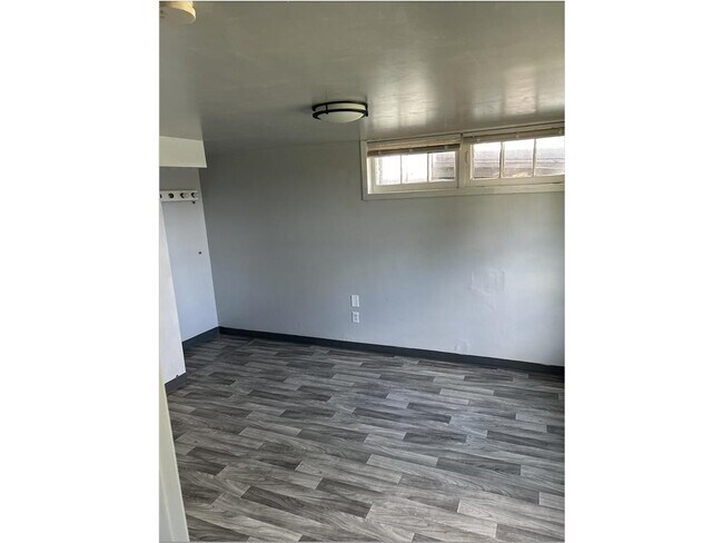 Foto del edificio - 542 Hazel St N