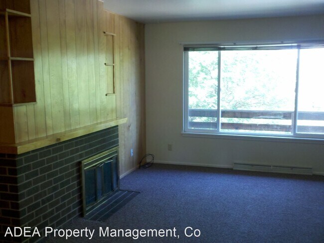 Building Photo - 621-623 Whitaker Dr
