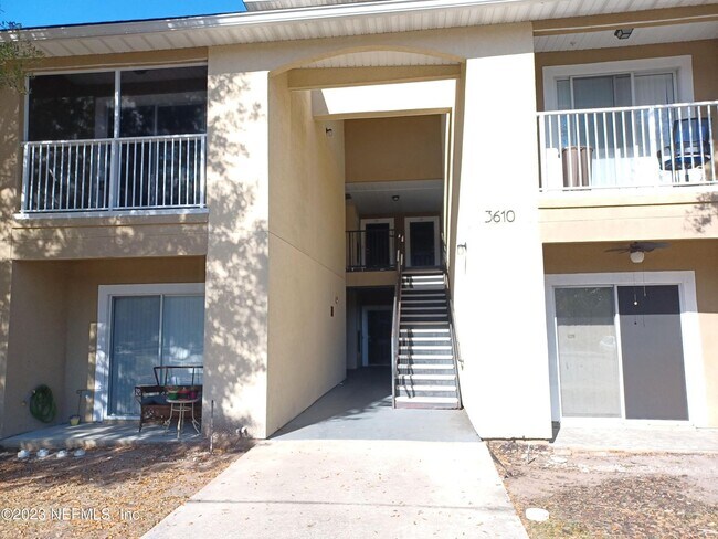 Building Photo - 2 BR 2 BA Condo COMING SOON!