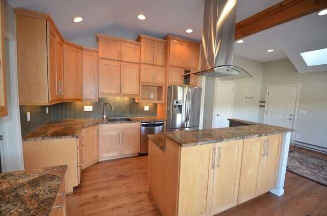 Foto del edificio - Great Location, Walk to Everything! Update...