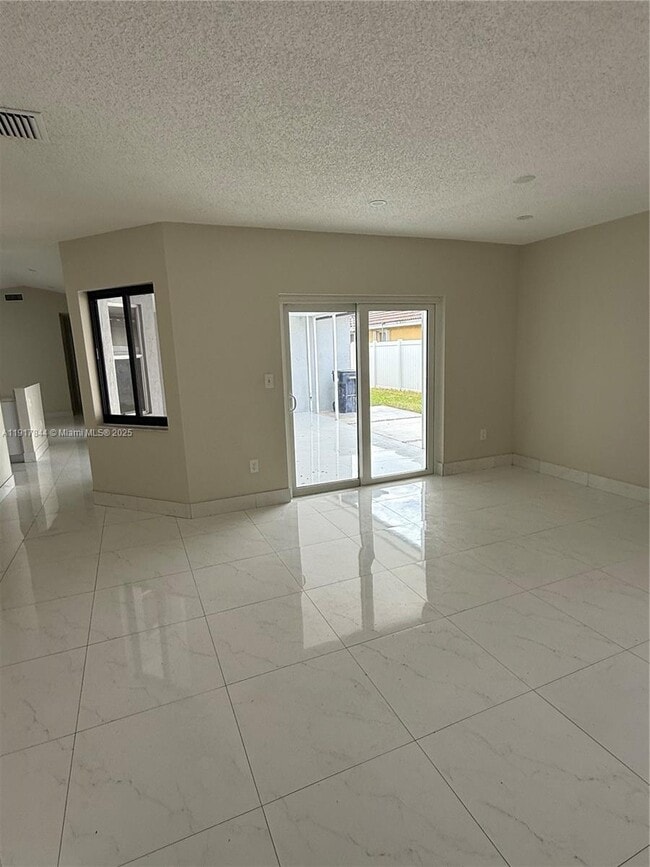 Foto del edificio - 14480 SW 112th St