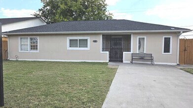 Building Photo - 5714 Southwind St