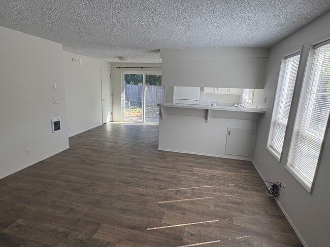 Building Photo - Wonderful home with bonus spaces