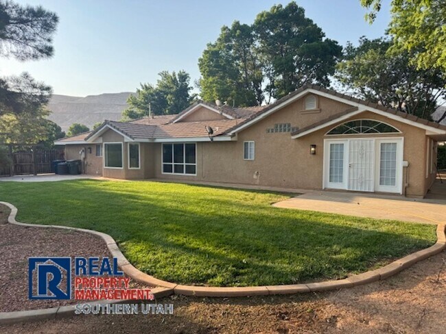 Foto del edificio - Hurricane Home on Large Lot