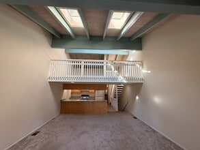 Building Photo - 321 Ski Way