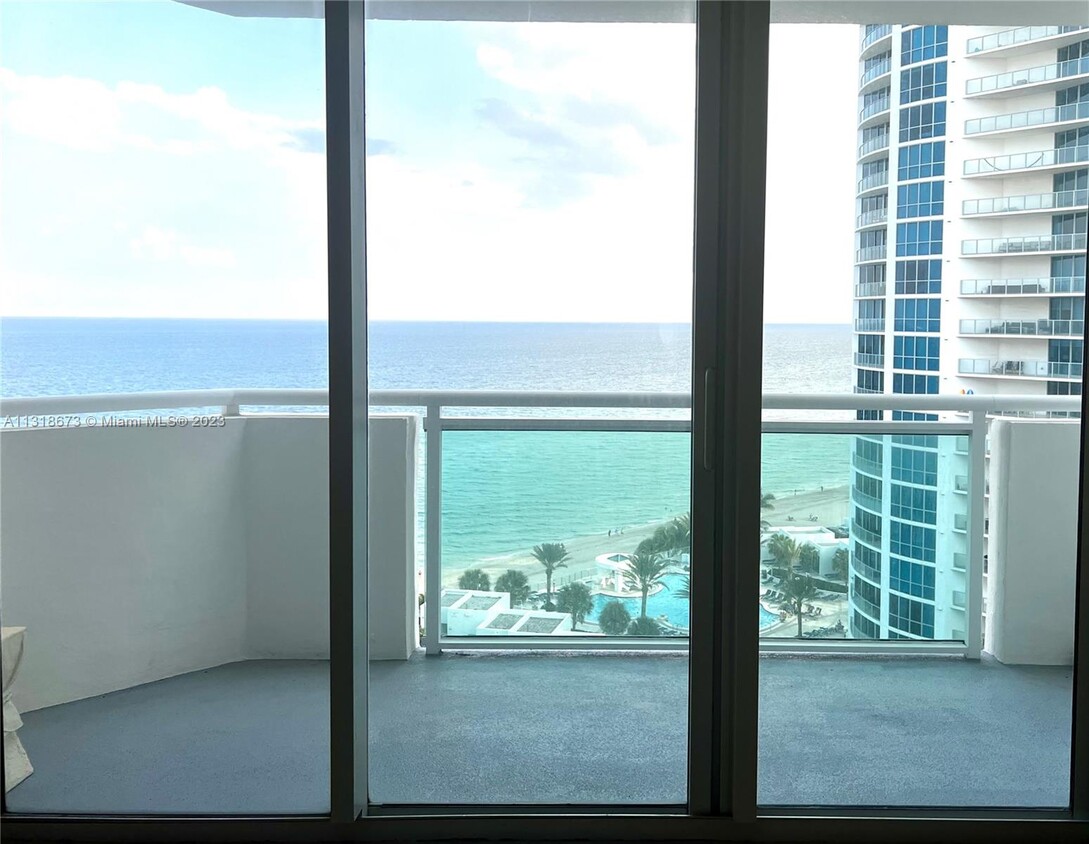 Primary Photo - 3001 S Ocean Dr