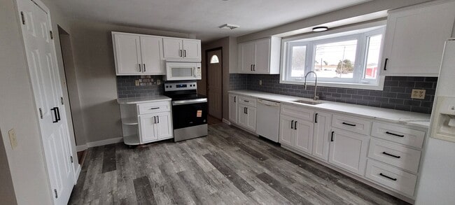 Building Photo - 572 Dinnerbell Rd