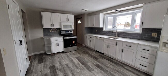 Foto del edificio - 572 Dinnerbell Rd